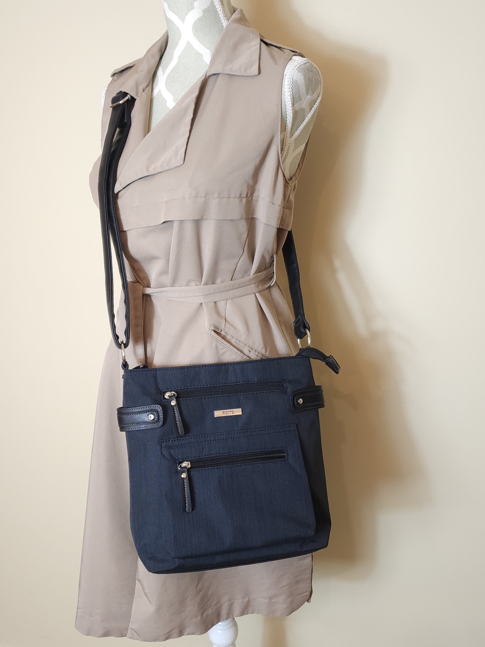 Roots Blue Canvas Crossbody Bag Multi Pocket Adjustable Strap Travel Utility